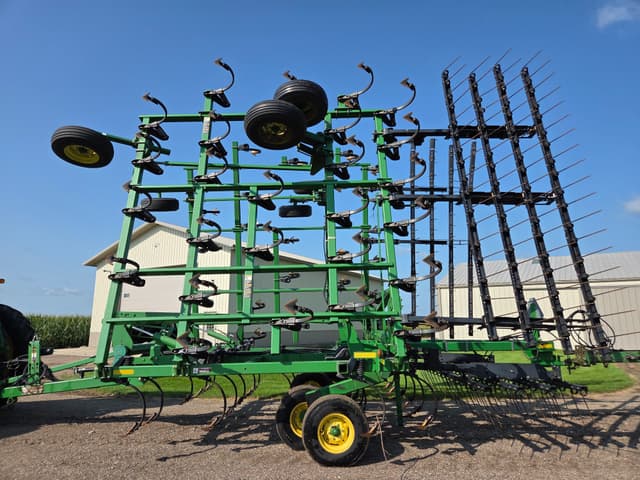 Image of John Deere 2210 equipment image 1