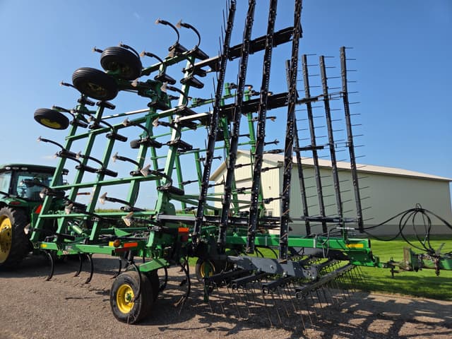 Image of John Deere 2210 equipment image 2