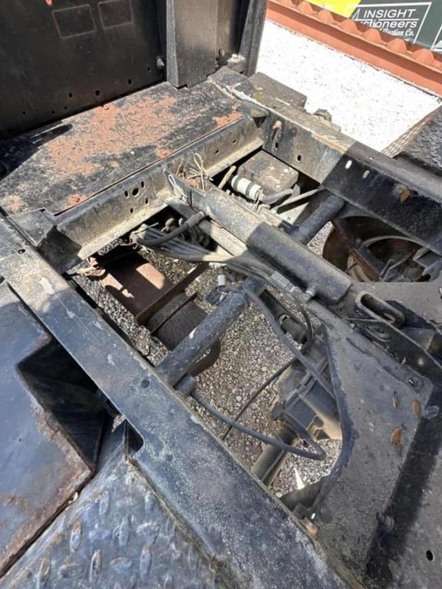 Image of Cushman Turf Truckster equipment image 4