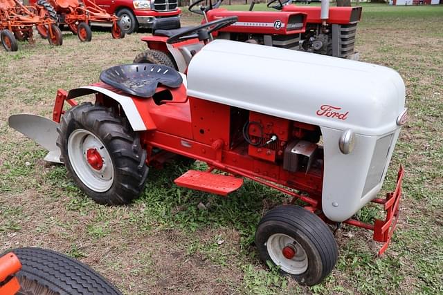 Image of Ford 8N equipment image 1