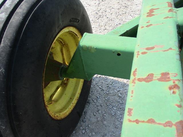 Image of John Deere 1065A equipment image 4