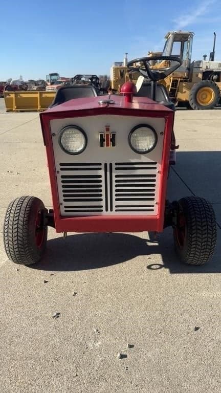 Image of Farmall Cubster equipment image 3