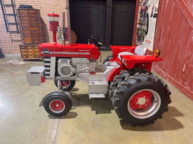 Image of Massey Ferguson 1100 equipment image 1