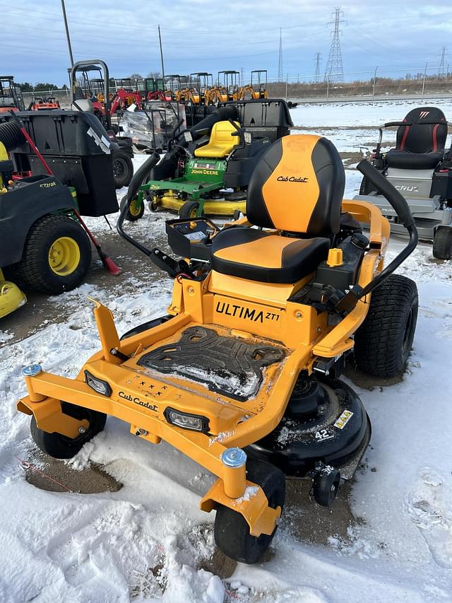 Image of Cub Cadet Ultima ZT1 equipment image 2