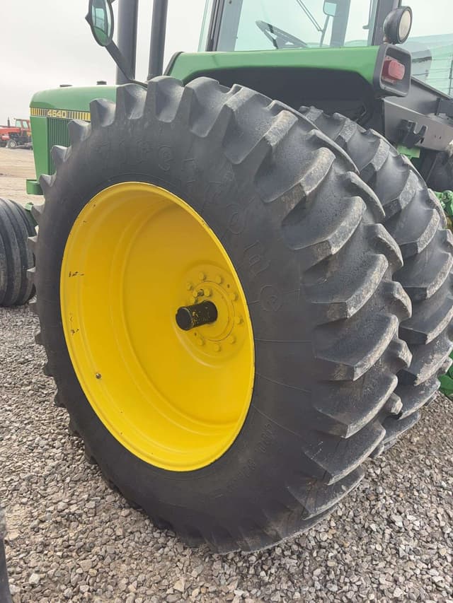Image of John Deere 4640 equipment image 4