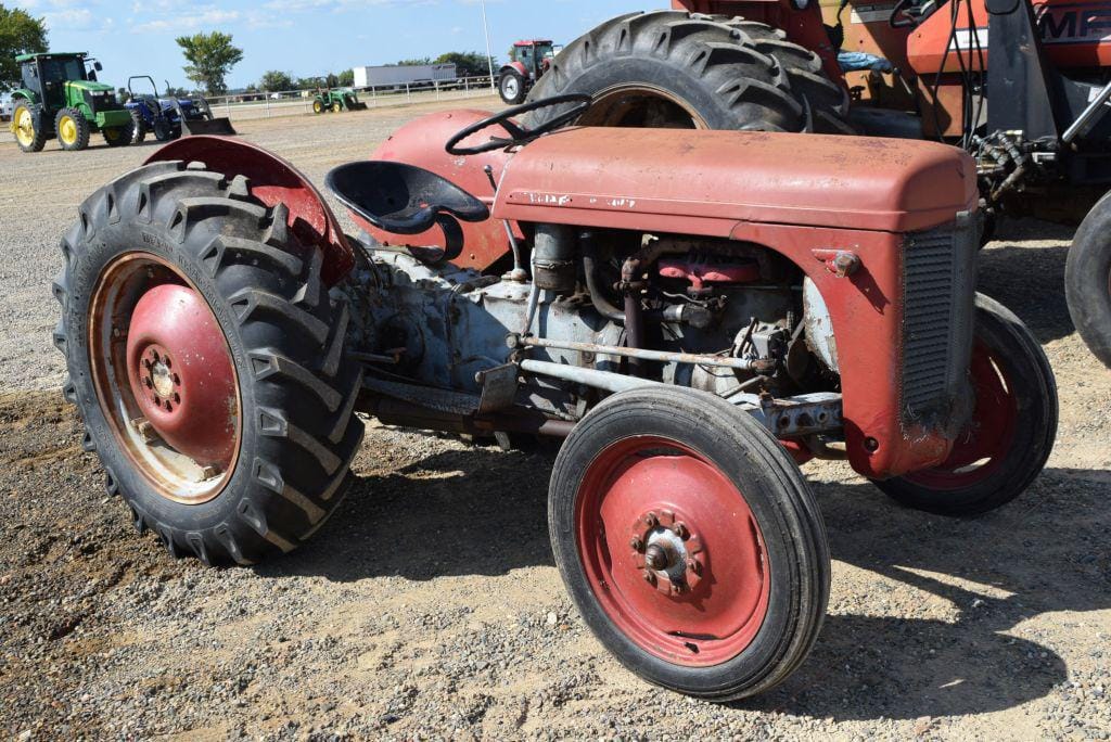 Main image Massey Ferguson 220