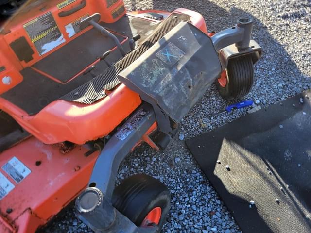 Image of Kubota ZD331 equipment image 2