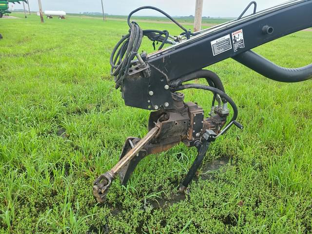 Image of MacDon R80 equipment image 4