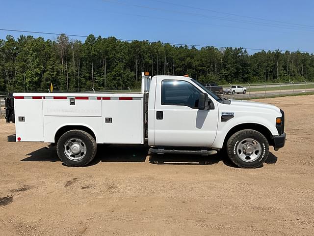 Image of Ford F-350 equipment image 3