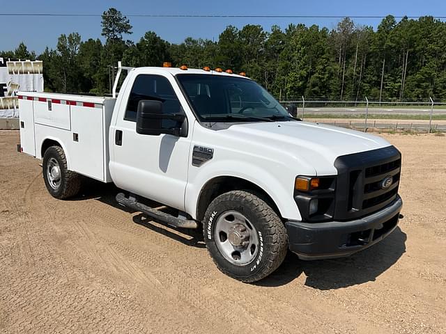 Image of Ford F-350 equipment image 2