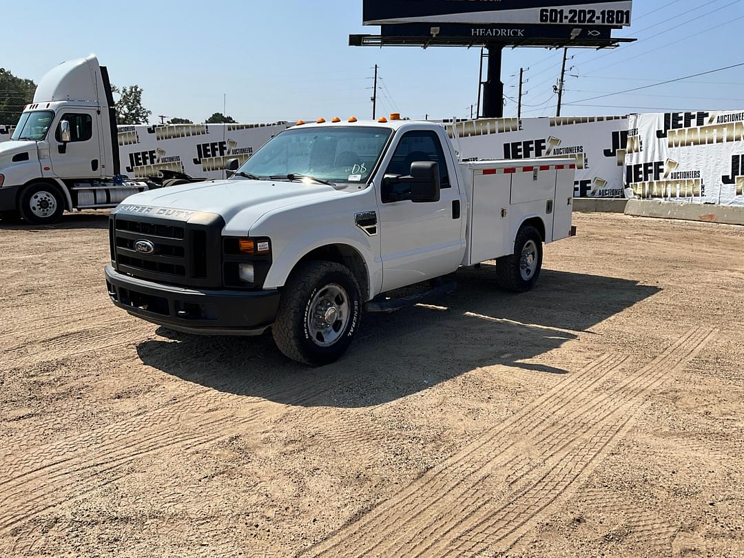 Image of Ford F-350 Primary image