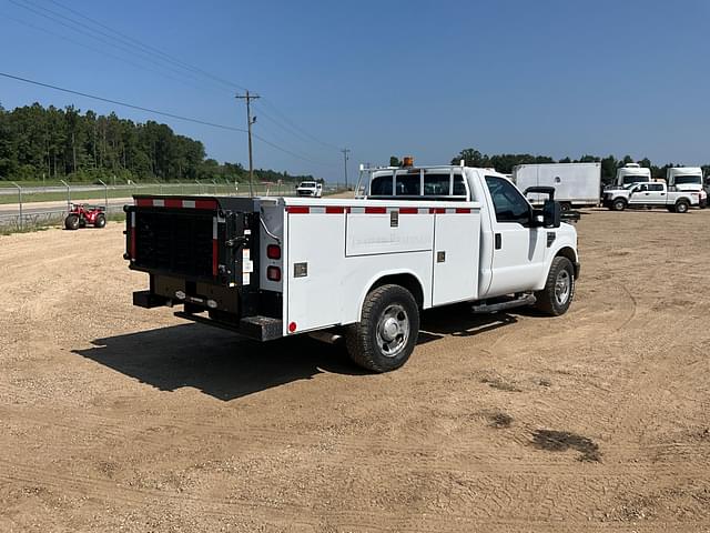 Image of Ford F-350 equipment image 4