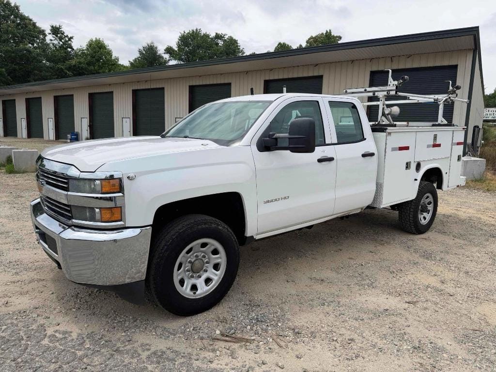 2015 Chevrolet 3500 Equipment Image0
