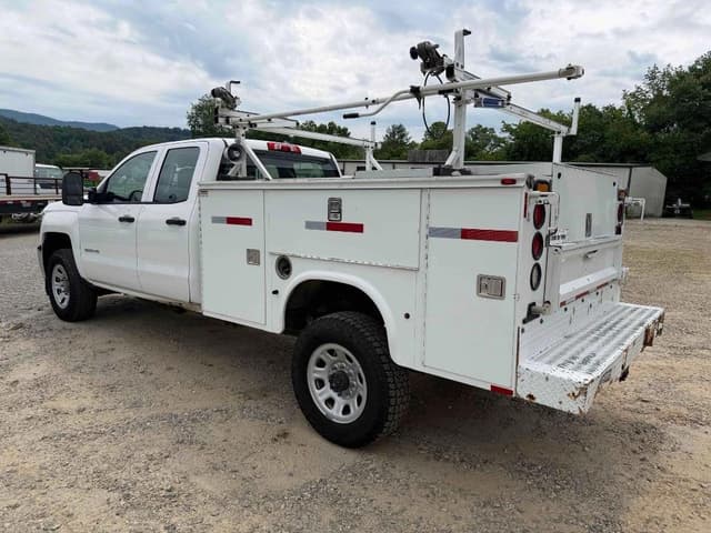 Image of Chevrolet 3500 equipment image 2