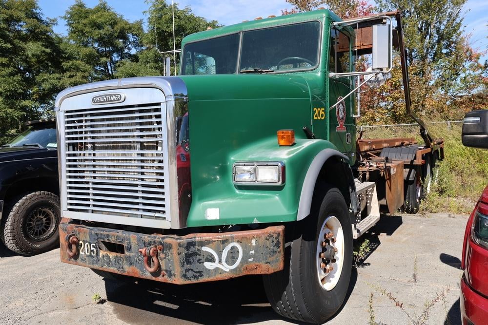 2003 Freightliner FLD120 Equipment Image0