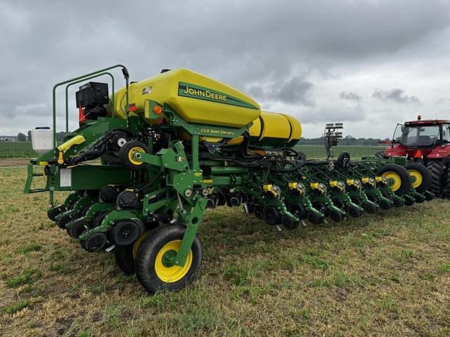Image of John Deere 1770 equipment image 3