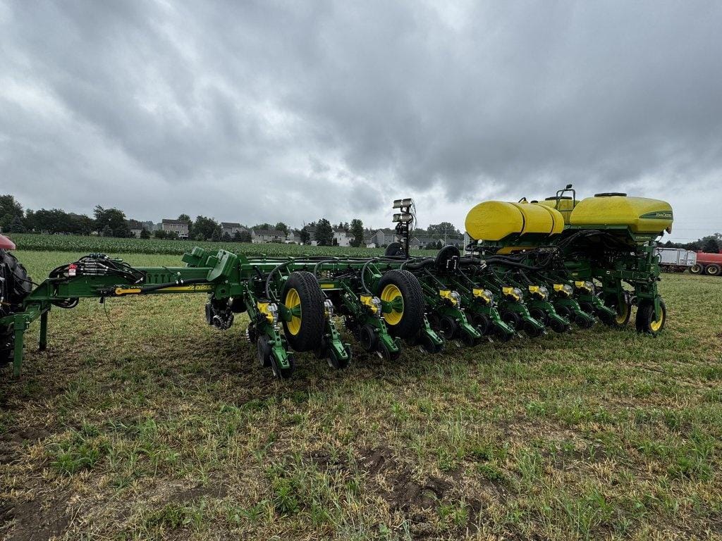 2013 John Deere 1770 Equipment Image0