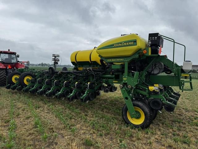 Image of John Deere 1770 equipment image 1