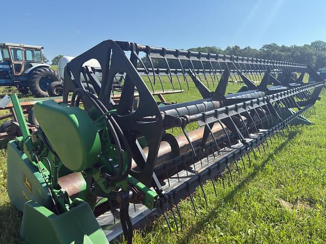 Image of John Deere 920F equipment image 2