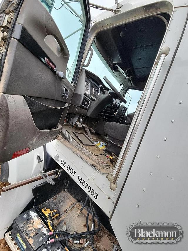 Image of Kenworth T800 equipment image 2