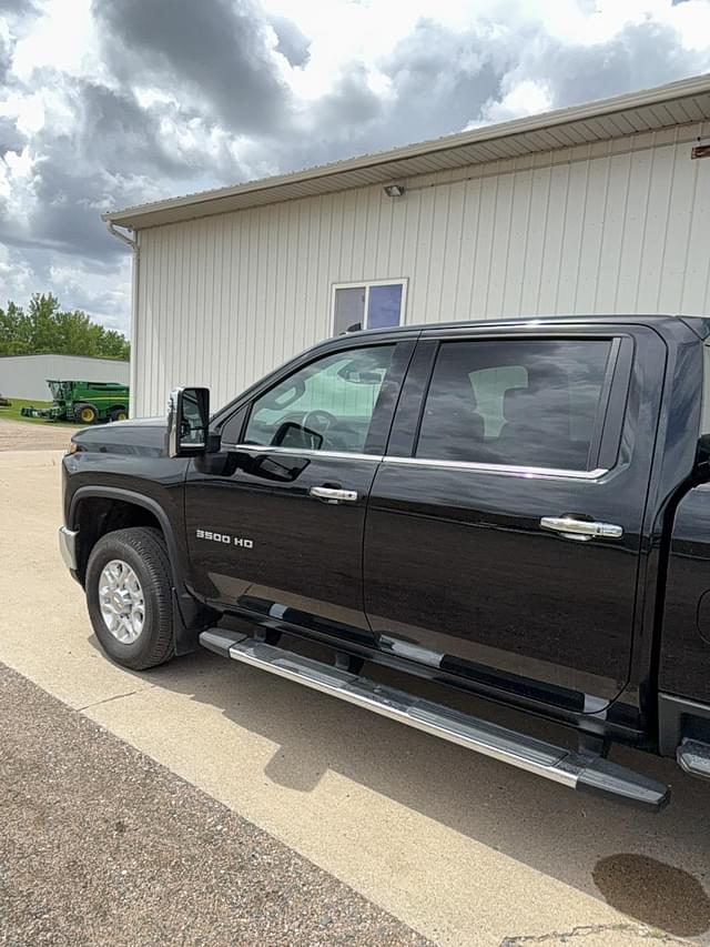 Image of Chevrolet 3500HD equipment image 2