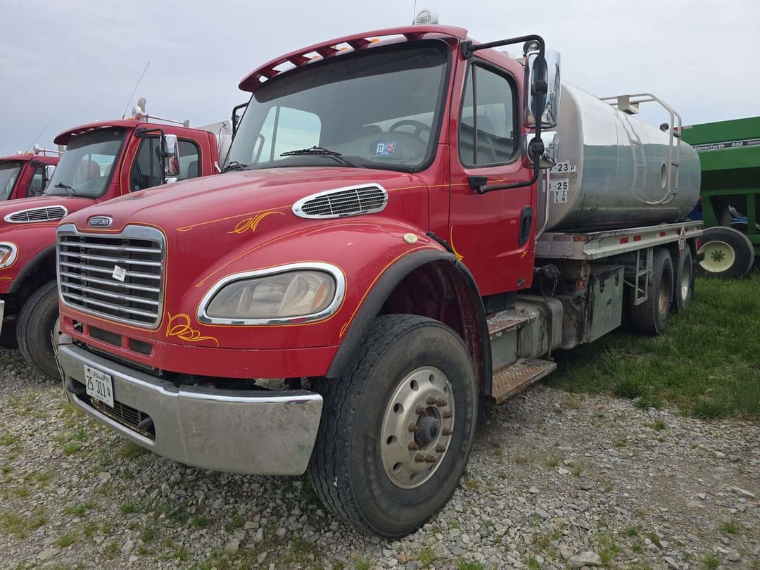 Image of Freightliner M2106 Primary image