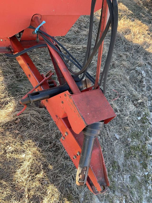 Image of New Holland 305 equipment image 4