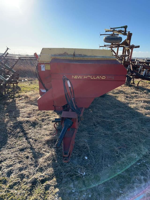 Image of New Holland 305 equipment image 3