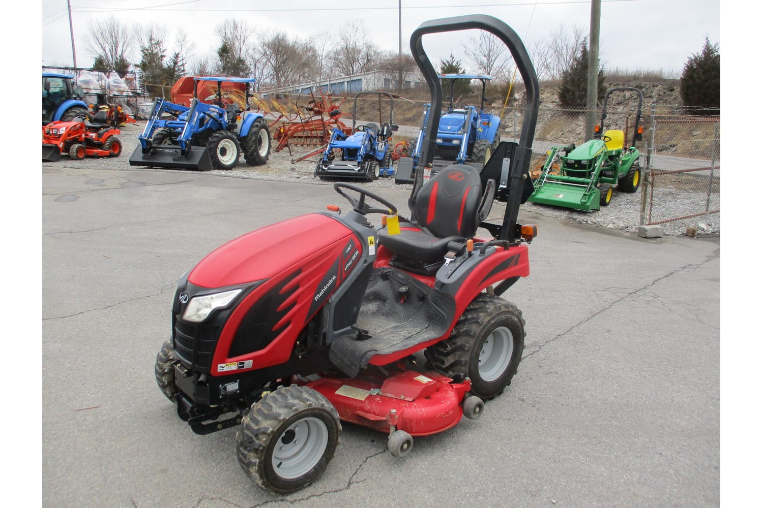 2020 Mahindra eMax 20S Equipment Image0