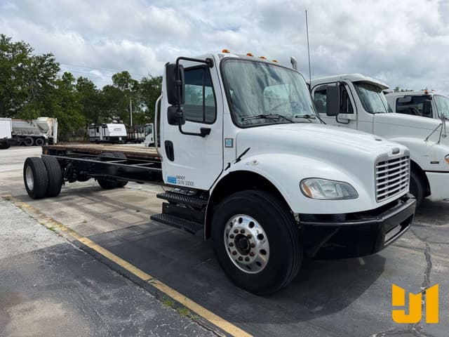 Image of Freightliner M2 equipment image 1
