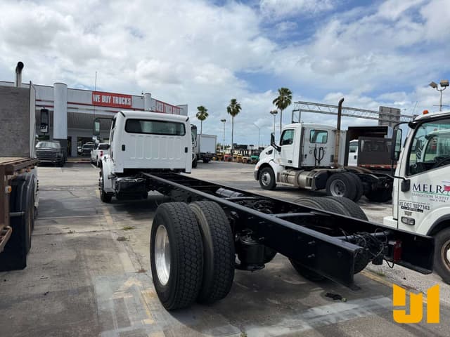 Image of Freightliner M2 equipment image 3