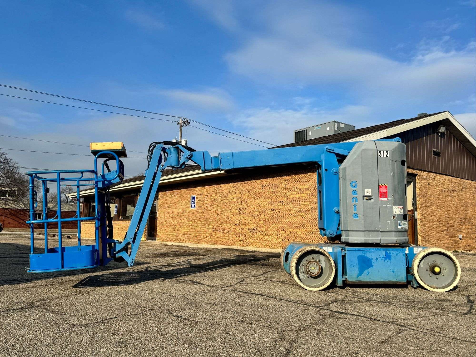 2005 Genie Z-30/20N Equipment Image0