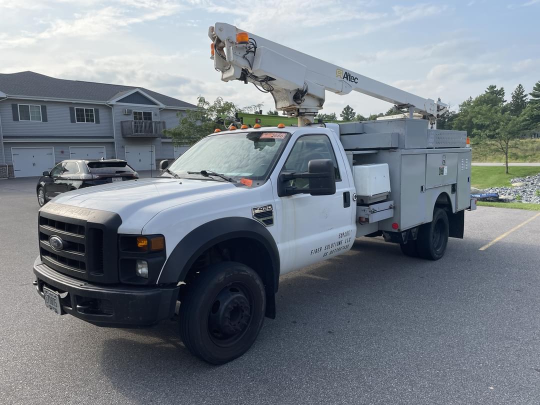 Image of Ford F-450 Primary image