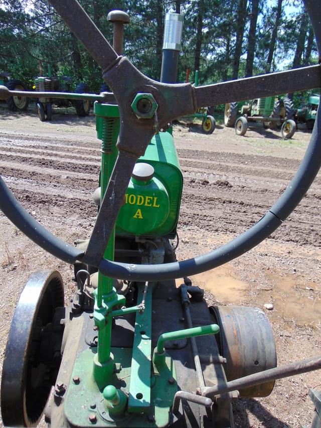 Image of John Deere A equipment image 4