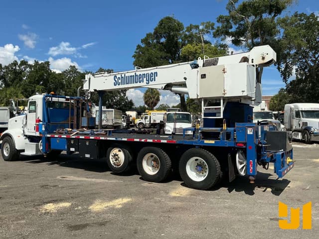 Image of Peterbilt 367 equipment image 4