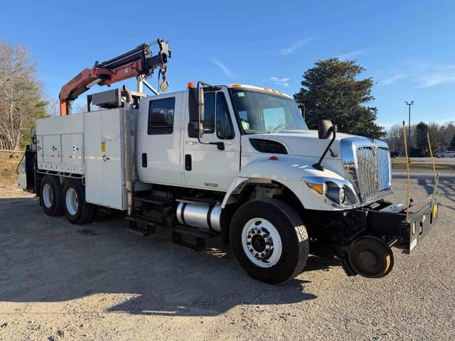 Image of International 7400 equipment image 3