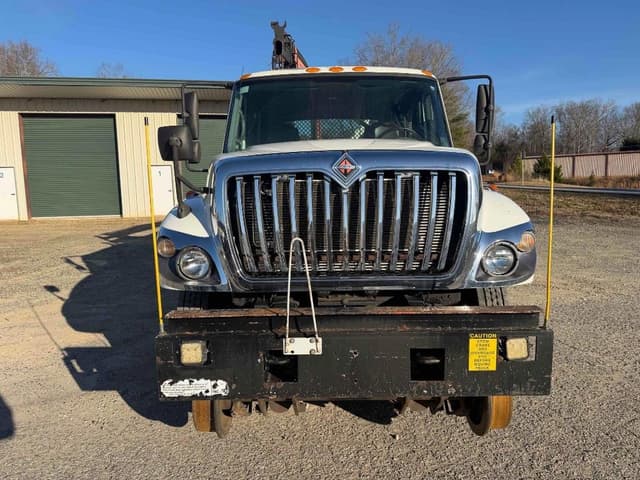 Image of International 7400 equipment image 1