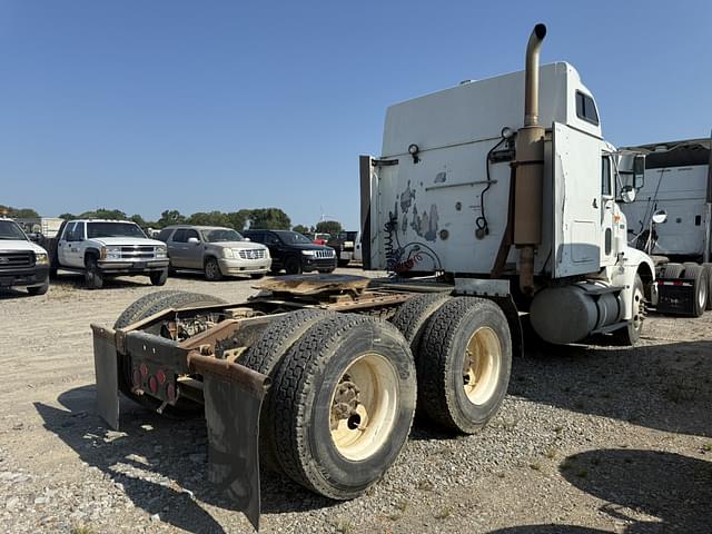 Image of International 9200 equipment image 3