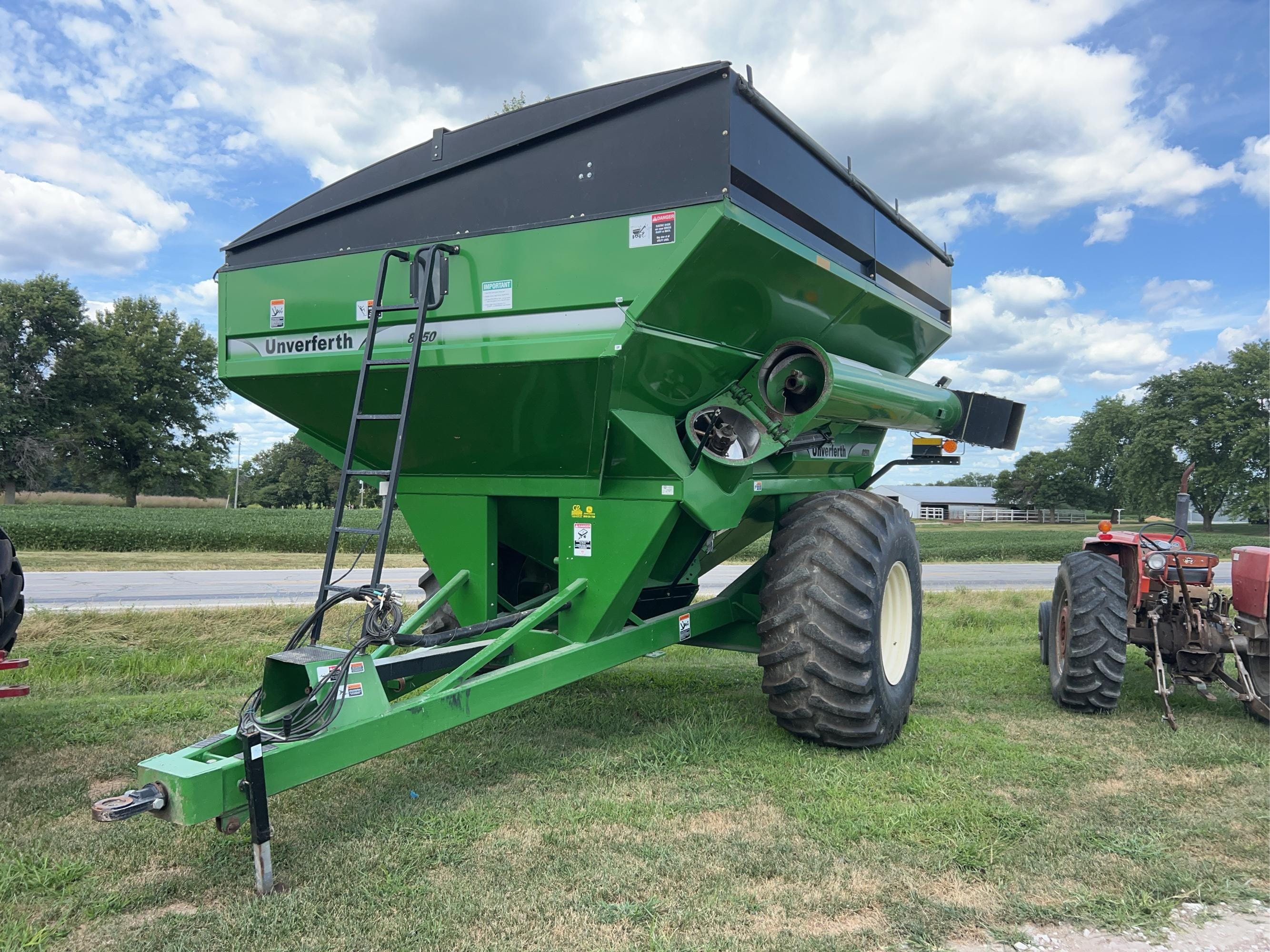 Unverferth 8250 Equipment Image0