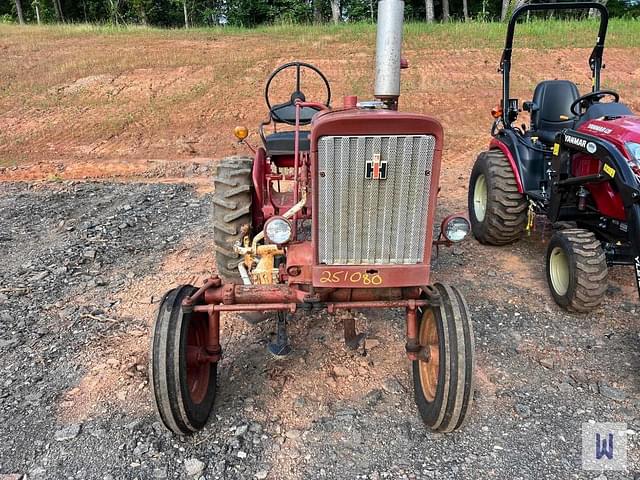 Image of International Harvester 140 equipment image 1