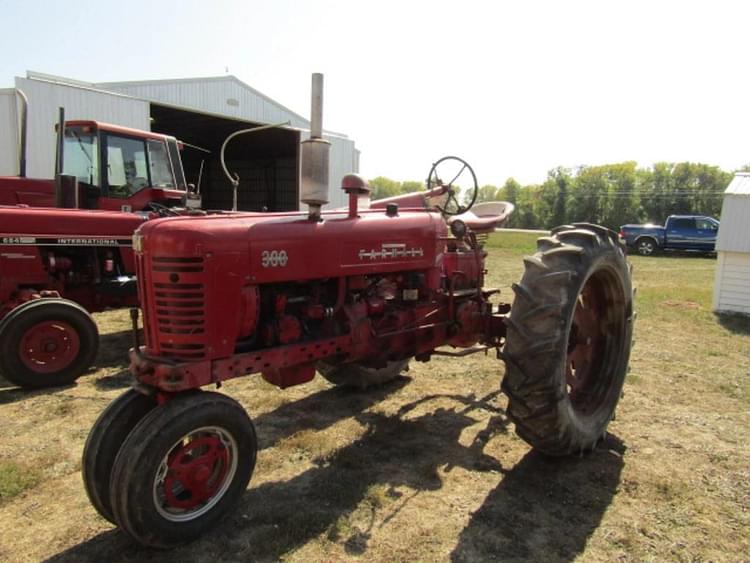 1956 Farmall 300 Equipment Image0