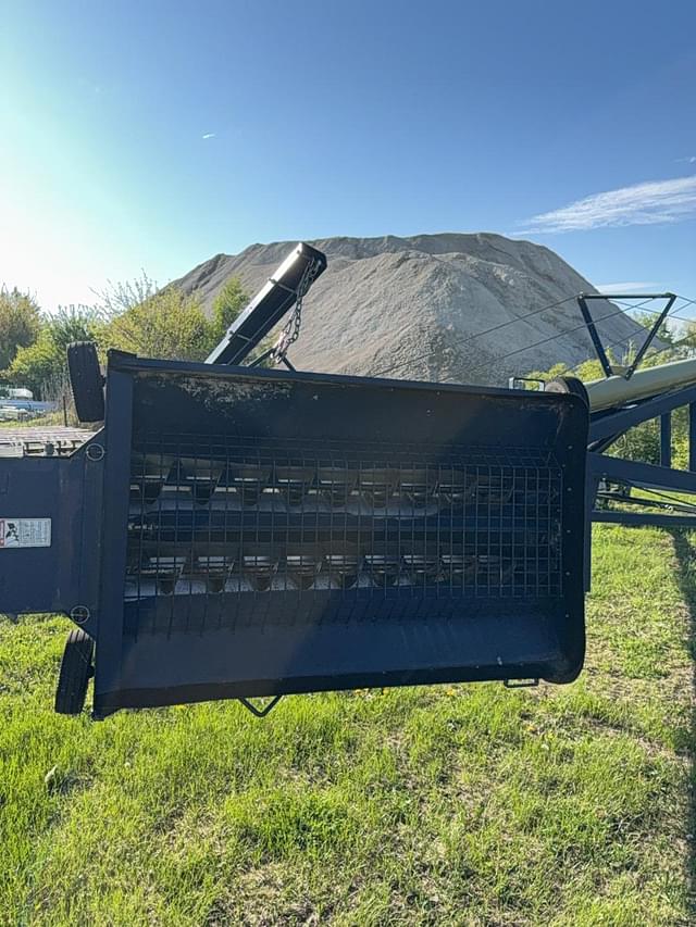 Image of Harvest International H1062 equipment image 2