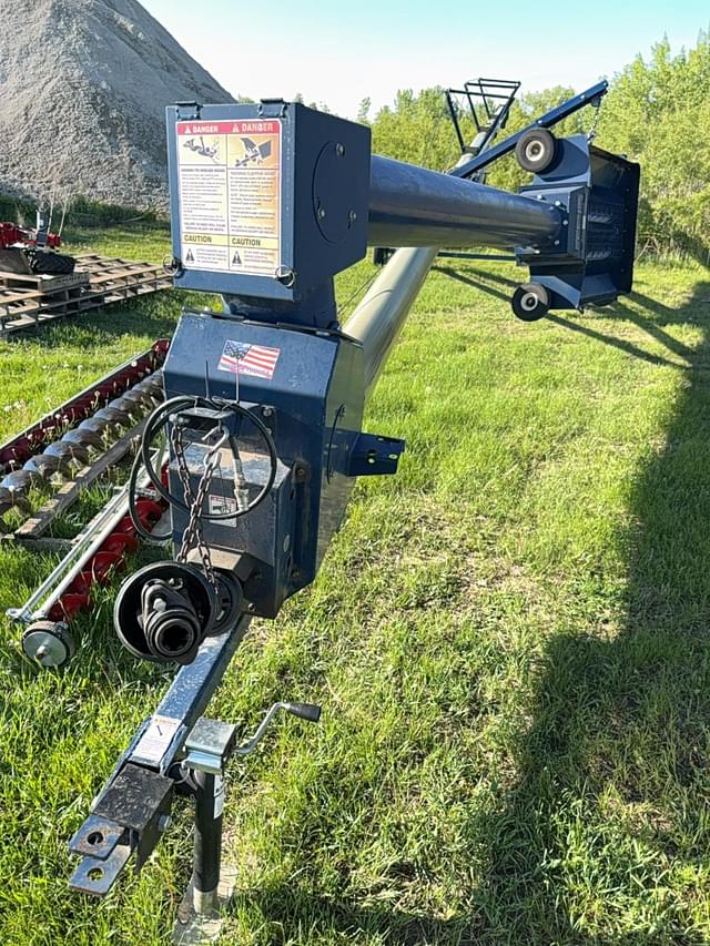Image of Harvest International H1062 equipment image 1