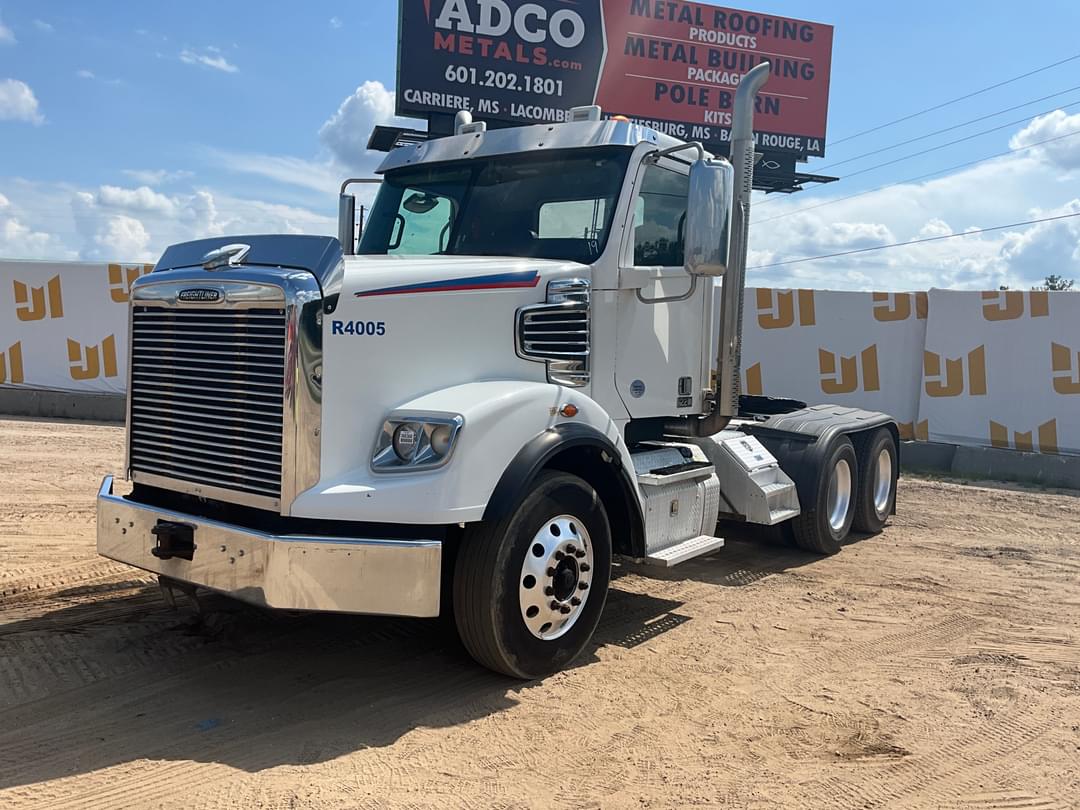 Image of Freightliner SD122 Primary image
