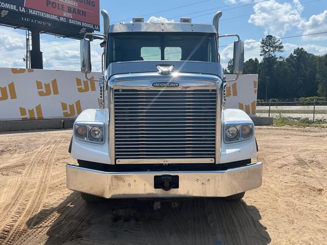 Image of Freightliner SD122 equipment image 1