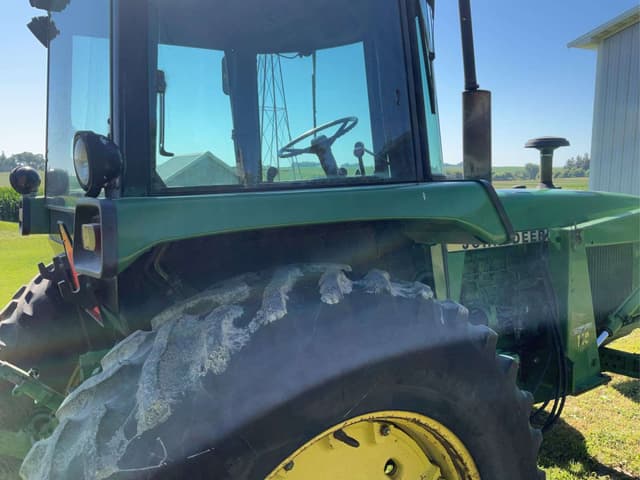 Image of John Deere 4240 equipment image 4