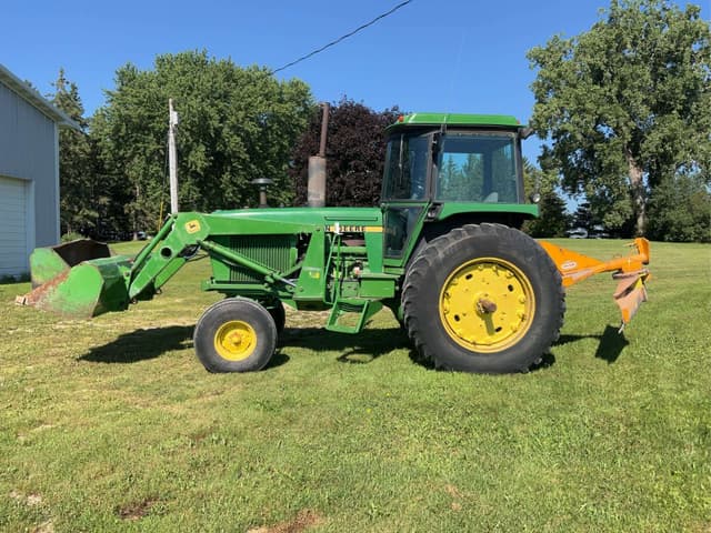Image of John Deere 4240 equipment image 1