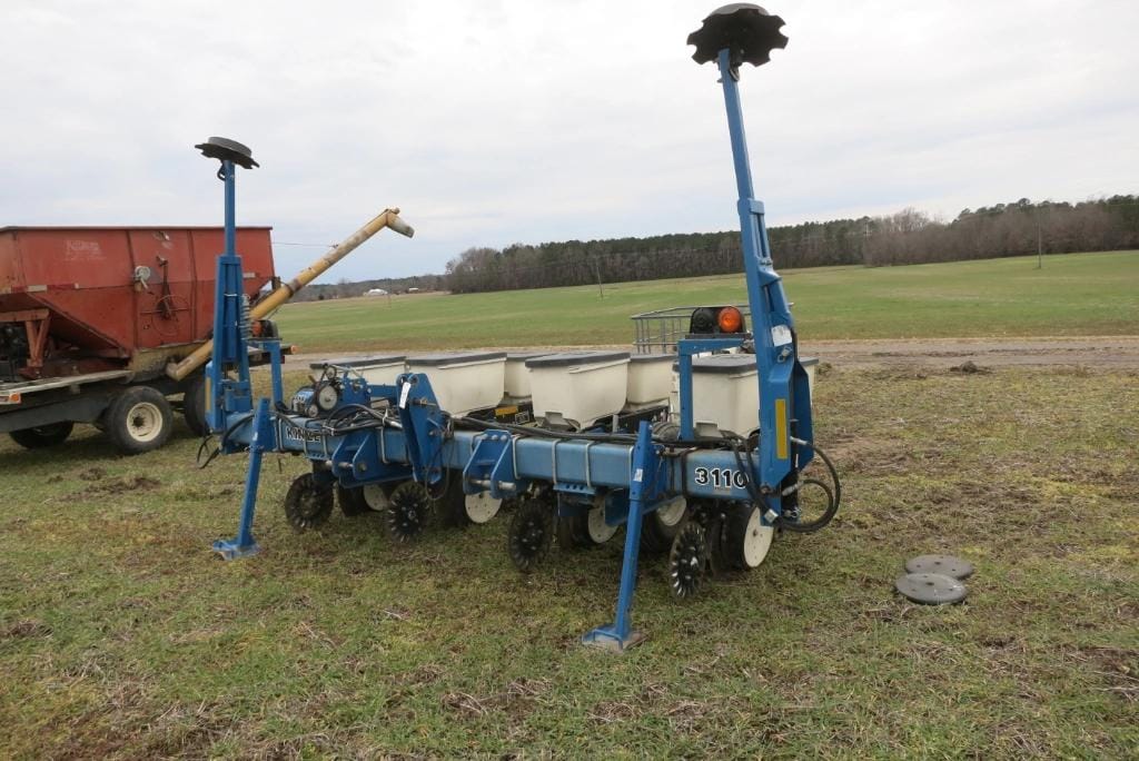 Kinze 3110 Equipment Image0