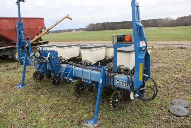 Image of Kinze 3110 equipment image 2