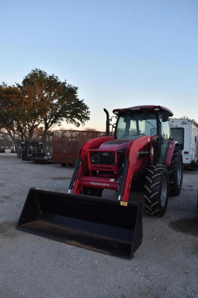 Mahindra 8100 Equipment Image0